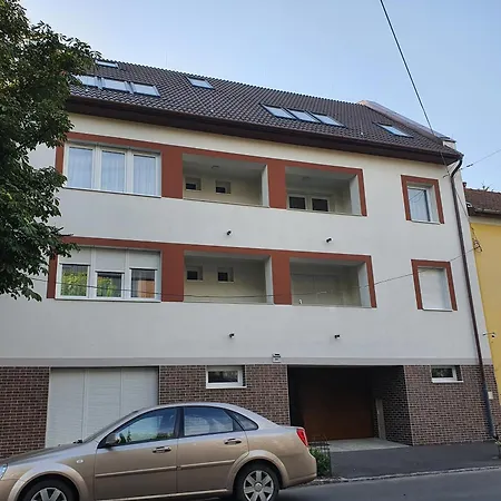 Ii Szentharomsag Resty Appartement *
